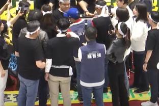 杰克逊本场对阵卢顿数据：1进球2次创造机会，9次对手禁区触球